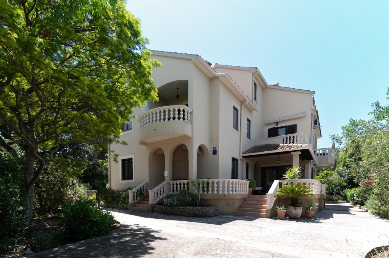 Apartments Rozelyn Углян Экстерьер фото