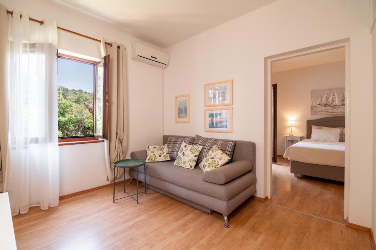 Apartments Rozelyn Углян Экстерьер фото