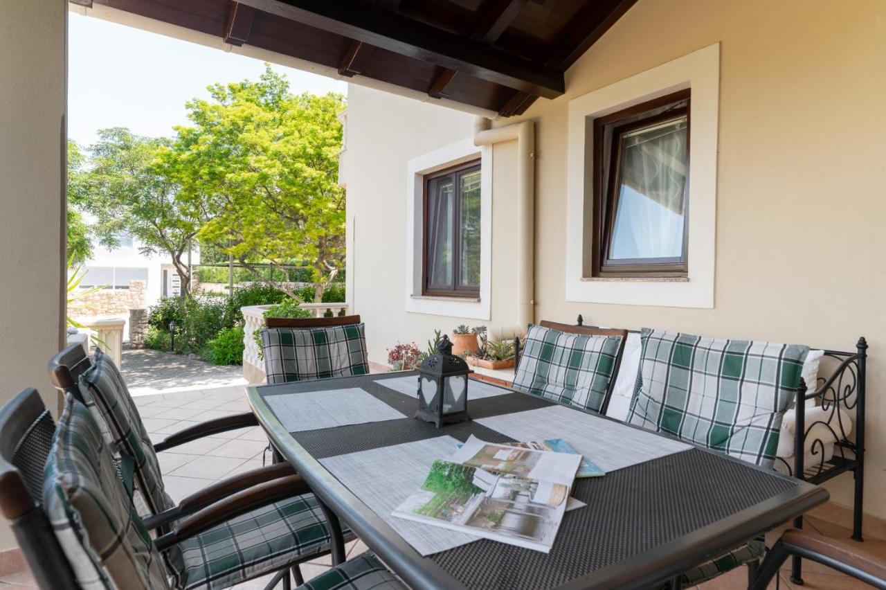 Apartments Rozelyn Углян Экстерьер фото