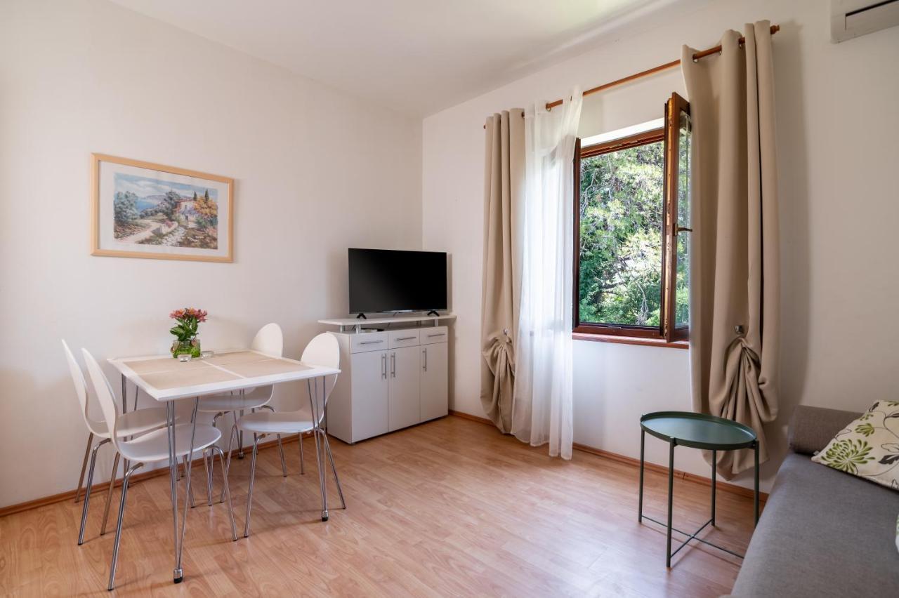 Apartments Rozelyn Углян Экстерьер фото