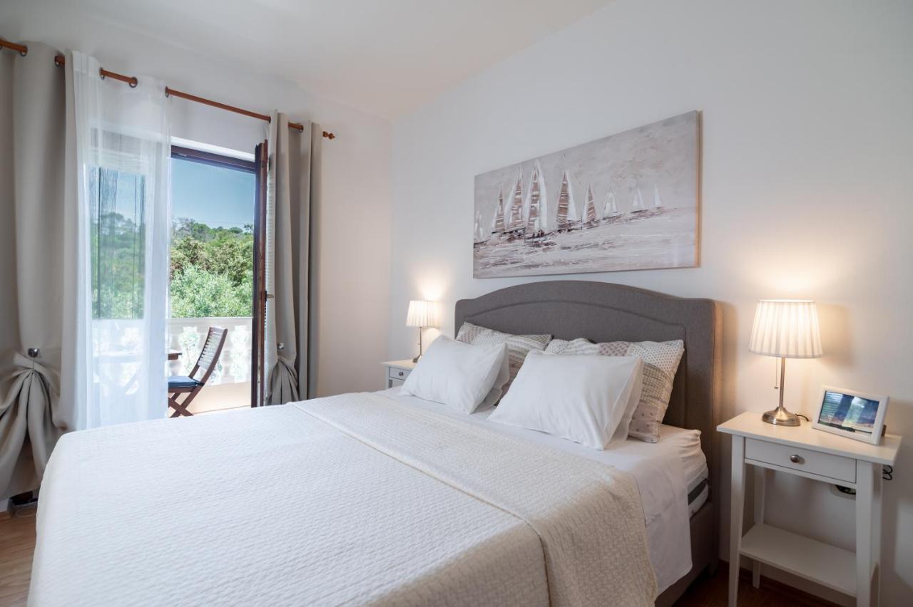 Apartments Rozelyn Углян Экстерьер фото