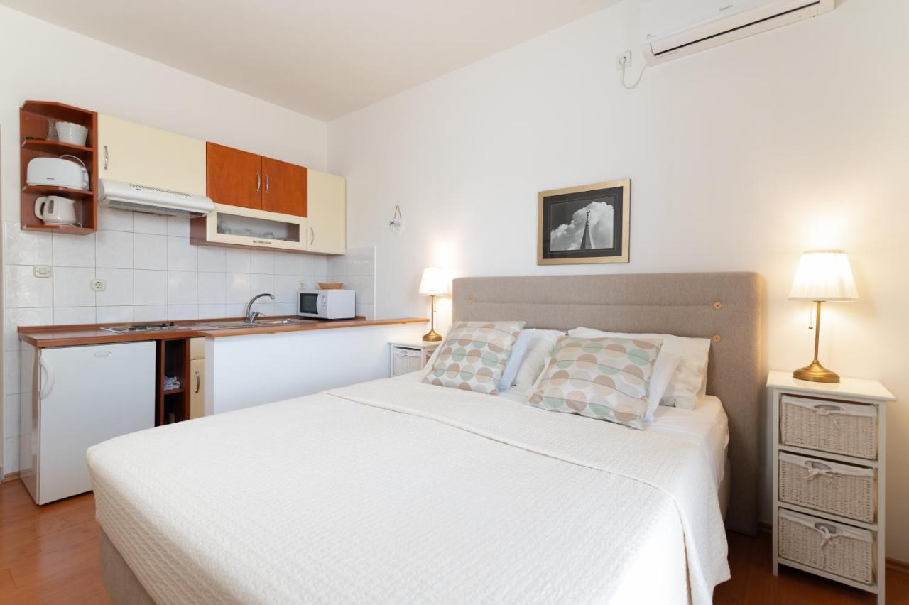 Apartments Rozelyn Углян Экстерьер фото