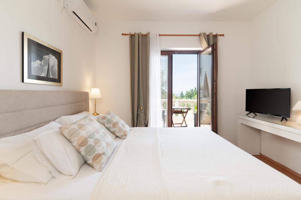 Apartments Rozelyn Углян Экстерьер фото