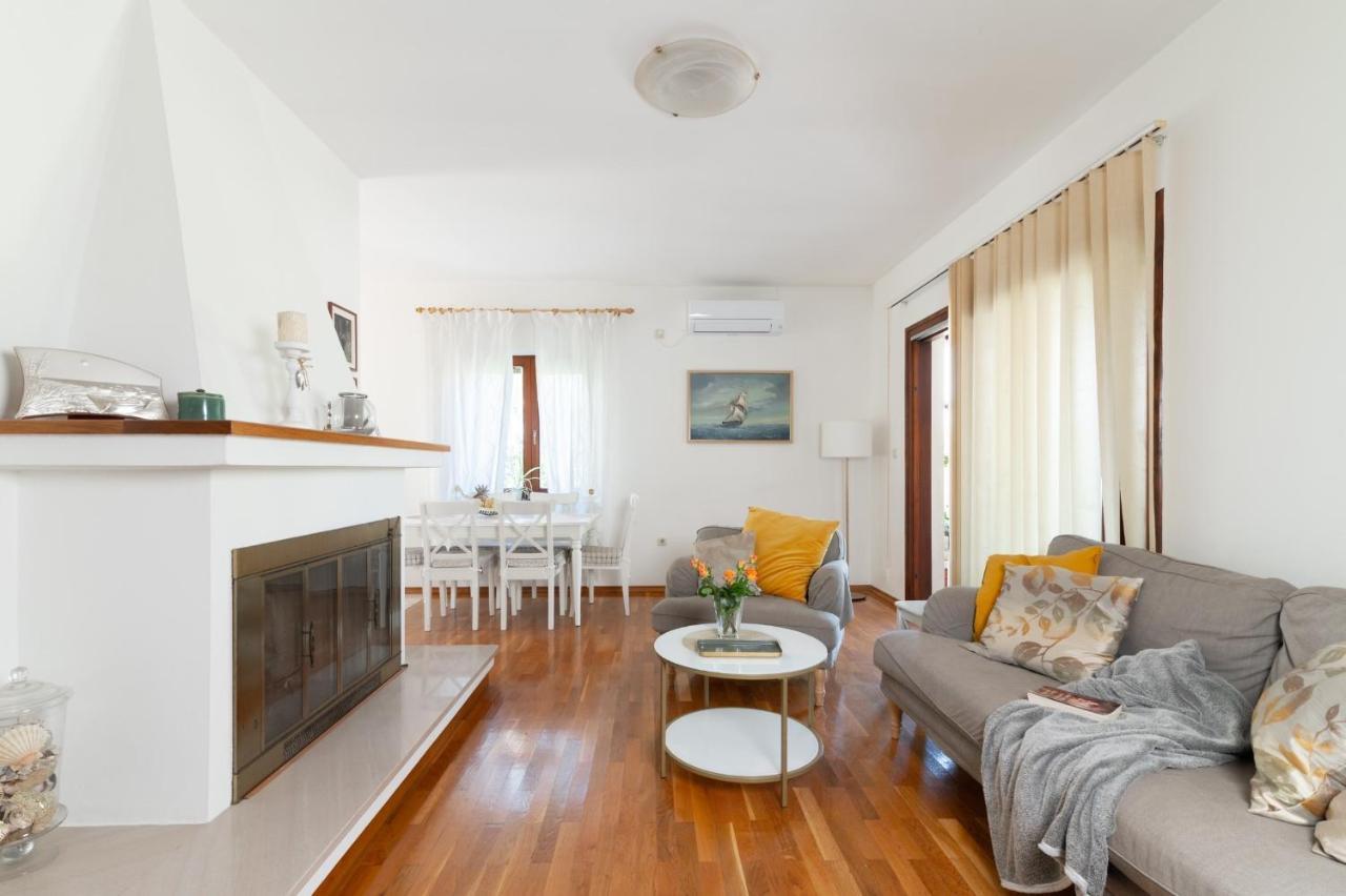 Apartments Rozelyn Углян Экстерьер фото