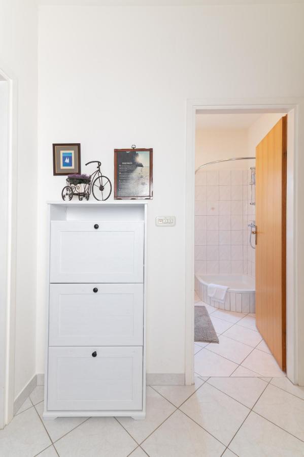 Apartments Rozelyn Углян Экстерьер фото