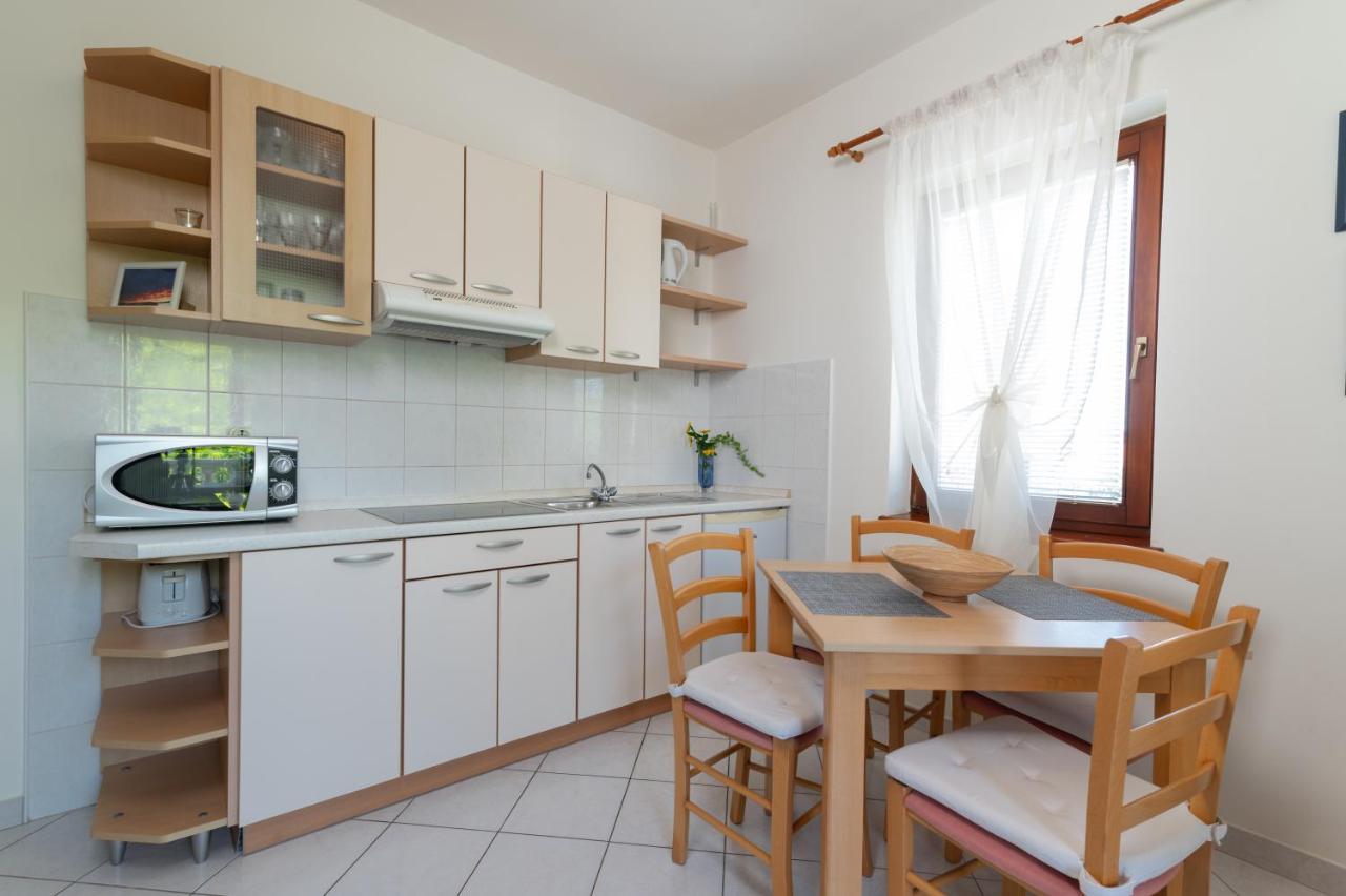 Apartments Rozelyn Углян Экстерьер фото