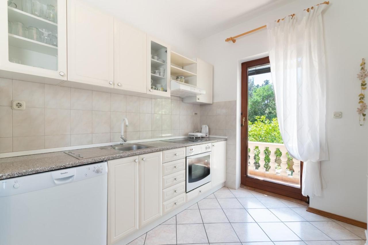 Apartments Rozelyn Углян Экстерьер фото