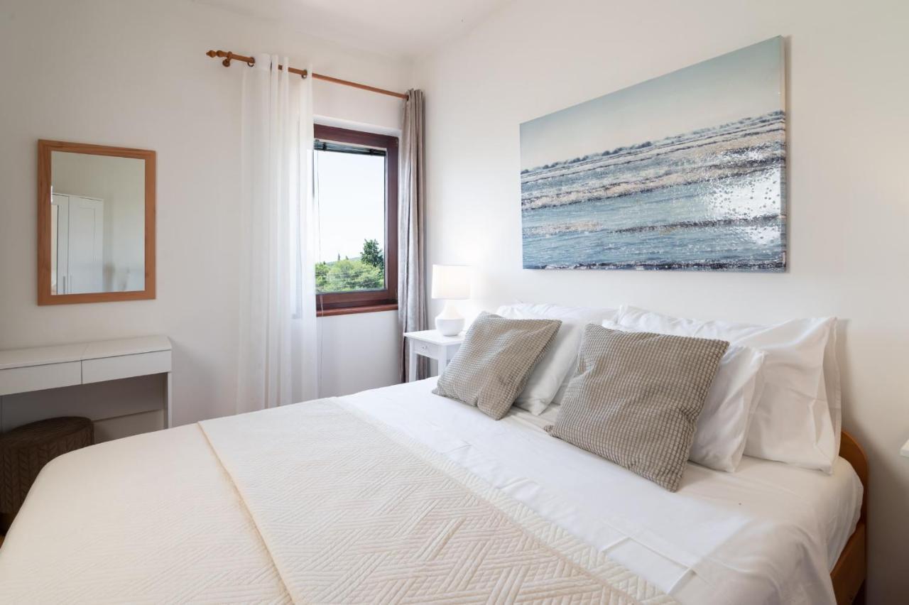 Apartments Rozelyn Углян Экстерьер фото
