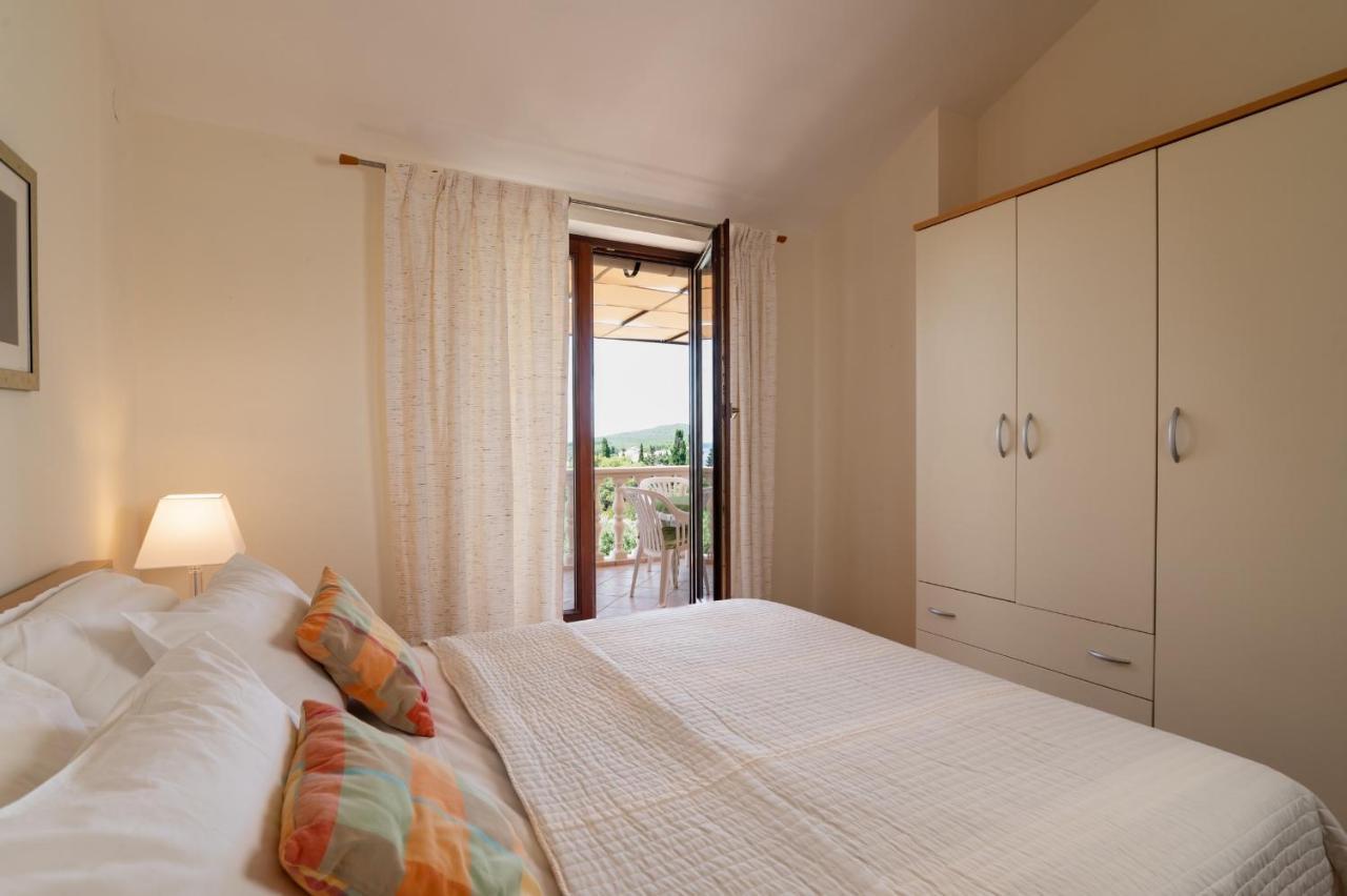 Apartments Rozelyn Углян Экстерьер фото