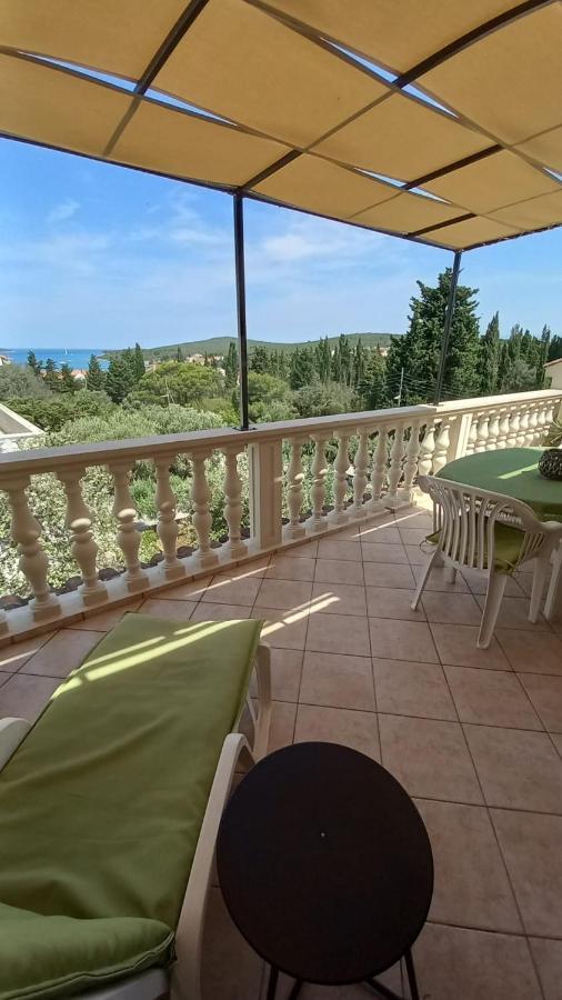 Apartments Rozelyn Углян Экстерьер фото