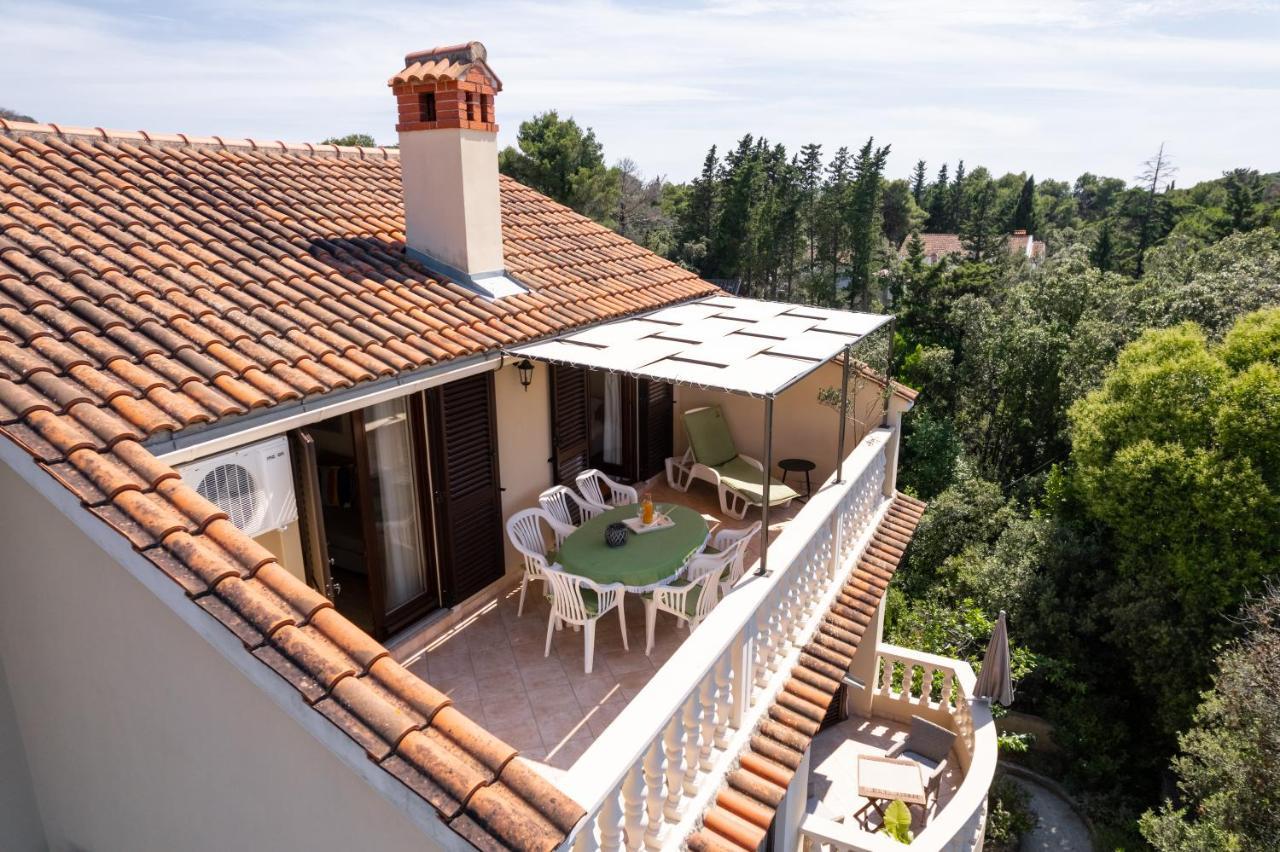 Apartments Rozelyn Углян Экстерьер фото