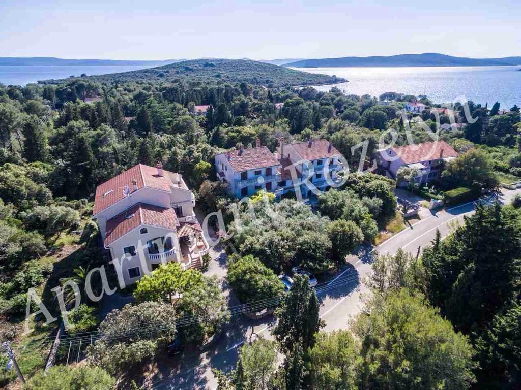Apartments Rozelyn Углян Экстерьер фото